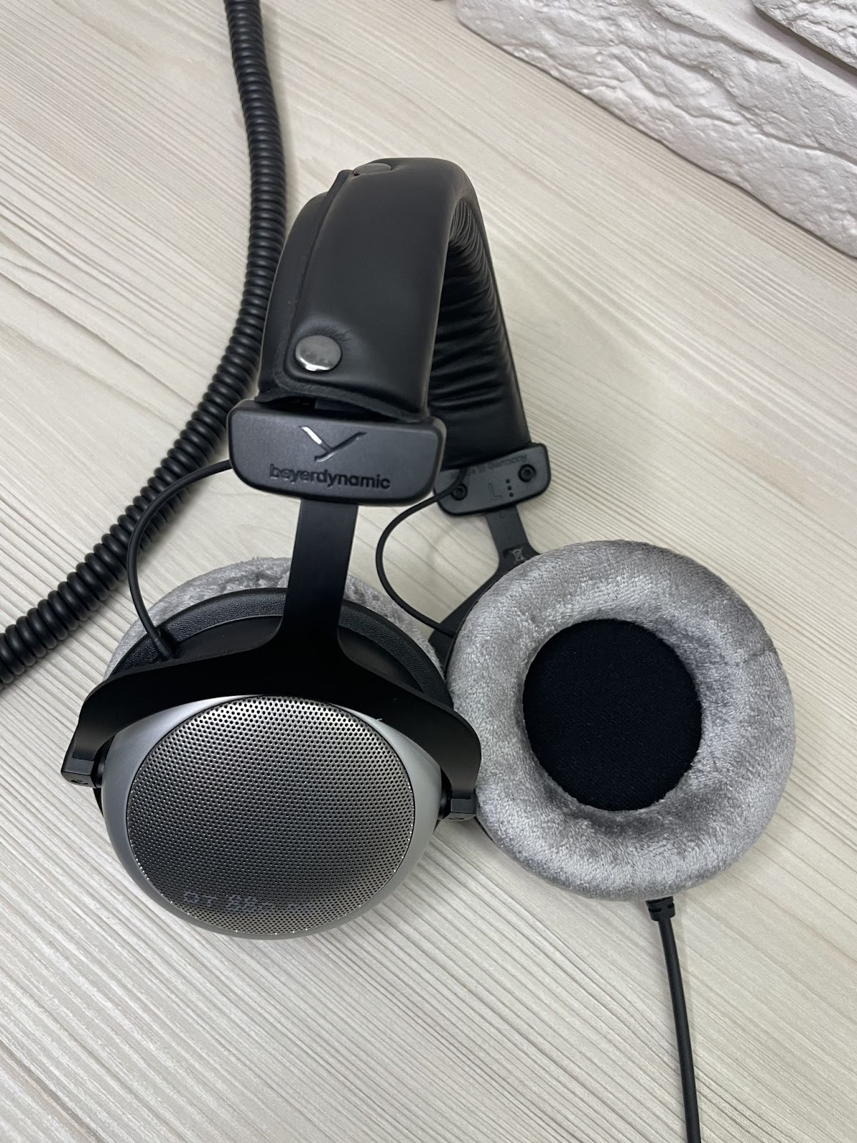 The Beyerdynamic DT 880 PRO cups are really spacious. This makes them comfortable for people with ears of any size. The headband and ear cushions are very soft and pleasant to the touch.