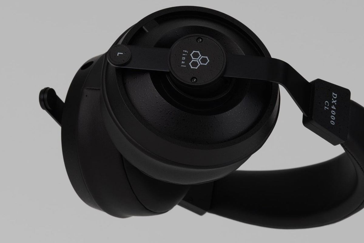 Final DX4000CL closed-back headphones featuring a newly developed 40 mm dynamic driver with a paper-carbon composite diaphragm.