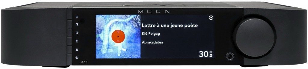 The Moon 371 is a streaming amplifier that supports all popular streaming services, from Spotify Connect to Qobuz and Deezer. Of course, Apple AirPlay, Bluetooth, and Roon are also available as signal sources, thanks to the proprietary MiND 2 streaming platform. 