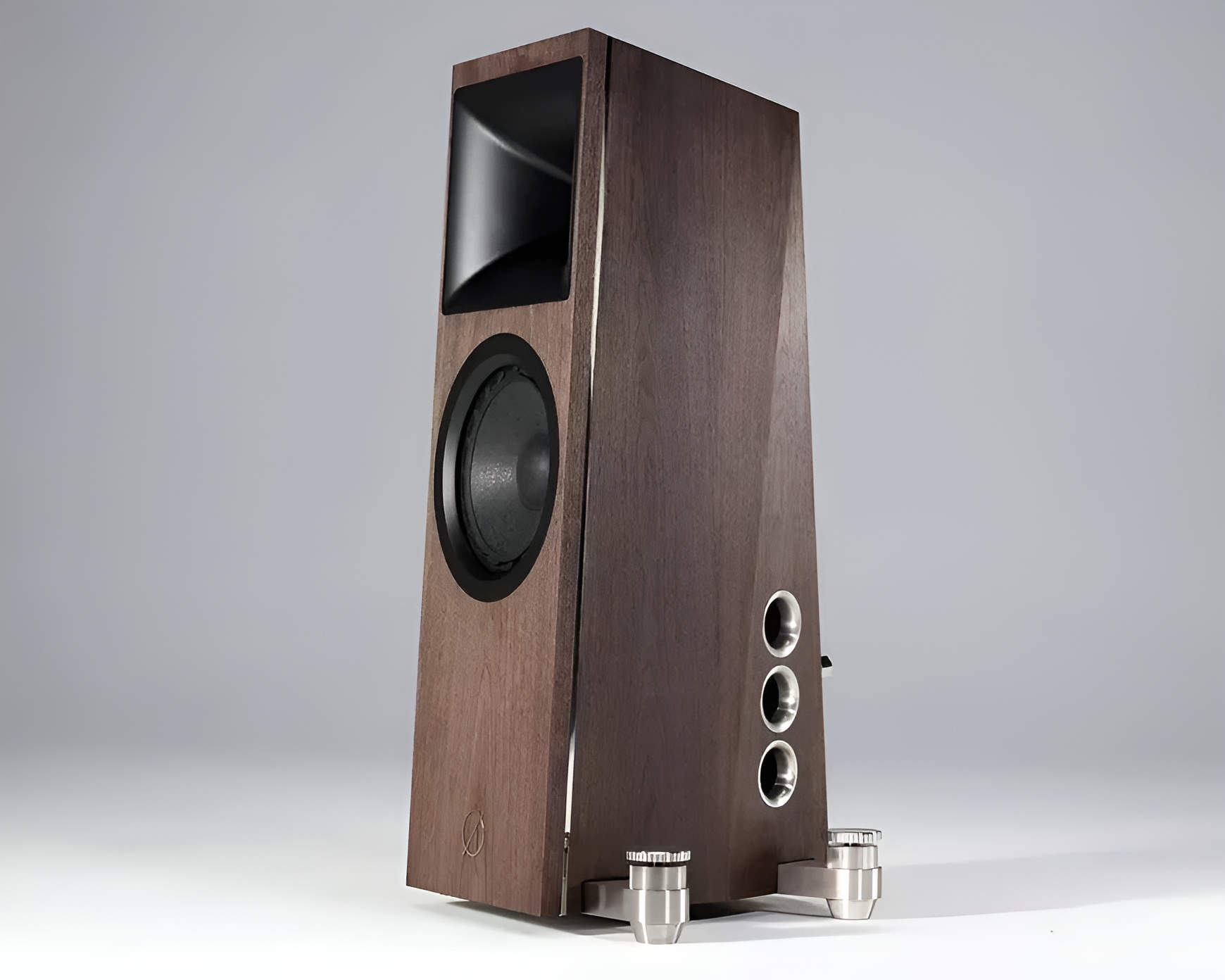 The 12-inch carbon fiber composite driver delivers deep, controlled bass with extended linear excursion and high dynamic stability.