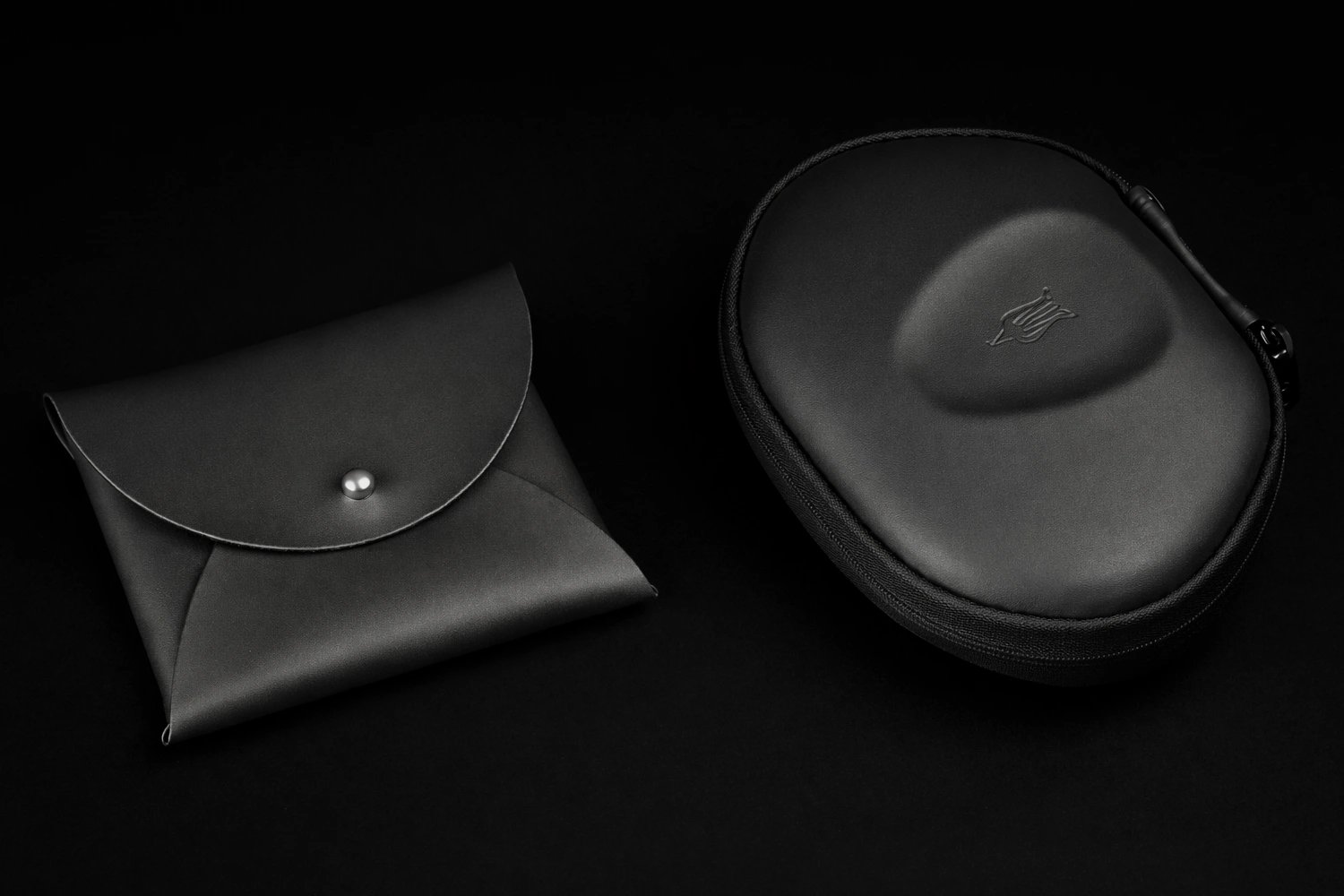 Cases for every occasion. A hard case for safe travel and a soft PU leather envelope for everyday wear.