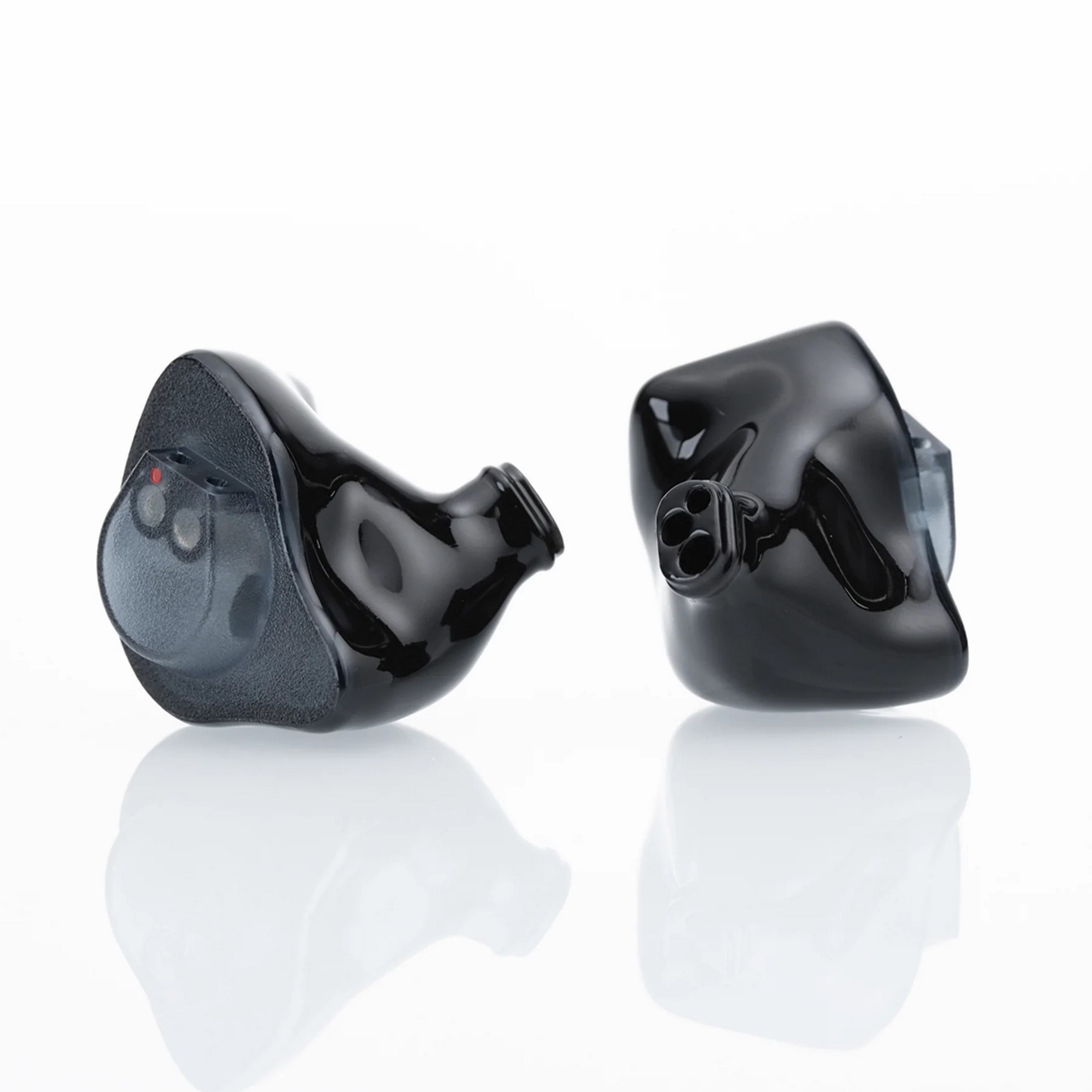 DUNU Kaoru are in-ear headphones developed in collaboration between DUNU and FitEar. The model uses six balanced armature drivers and is designed for precise vocal reproduction and balanced sound. 
