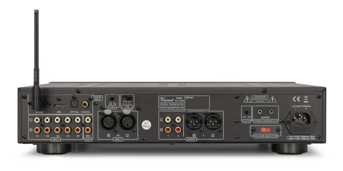 R-Core transformer and Wima and Nichicon capacitors form the backbone of the SA-32 AE's redesigned power supply, targeting lower ripple voltage and a signal-to-noise ratio exceeding 90 dB.