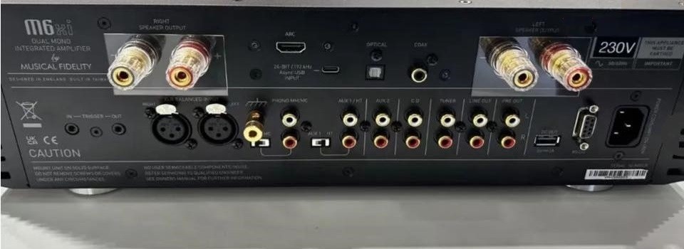 The M6xi features a sturdy aluminium chassis with front, side, and top panels milled from extruded profiles. The all-metal housing offers effective shielding against electromagnetic interference while ensuring a sleek, durable exterior. 