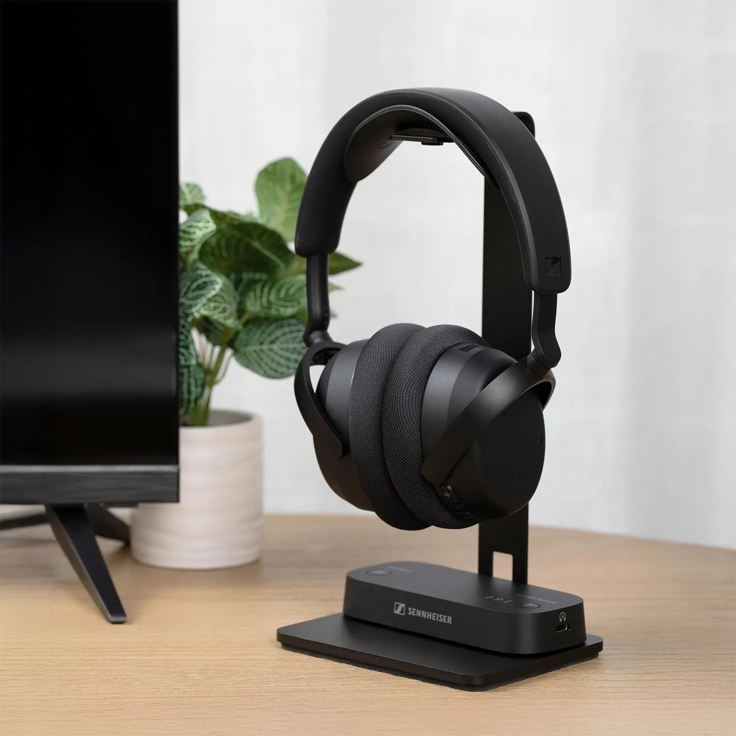 Lightweight, comfortable, and built for hours of listening—the RS 275 is designed for serious TV sessions.