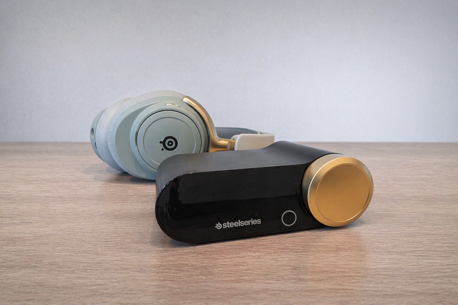 The included GameHub base station allows seamless switching between multiple connected devices.