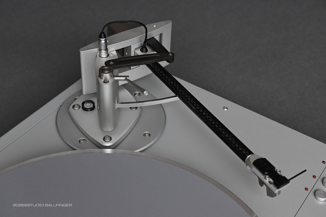 Ballfinger T 002 B Turntable Debuts With Reel-to-Reel DNA, Bamboo Chassis and Thiele Tonearm 12 20260505175933 2026 05