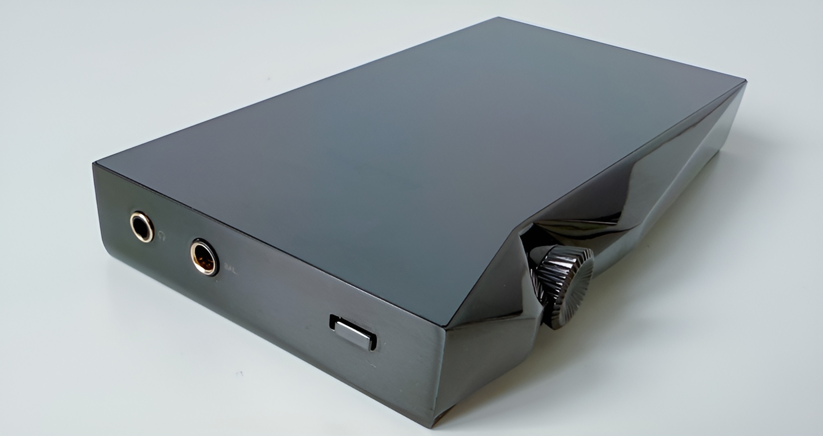 Astell&Kern A&ultima SP4000 Review: The New King of Portable Hi-Fi? 9 A closer look at the SP4000 reveals the precision-machined design, premium materials, and unmistakable craftsmanship that define Astell&Kern's top-tier A&ultima series.