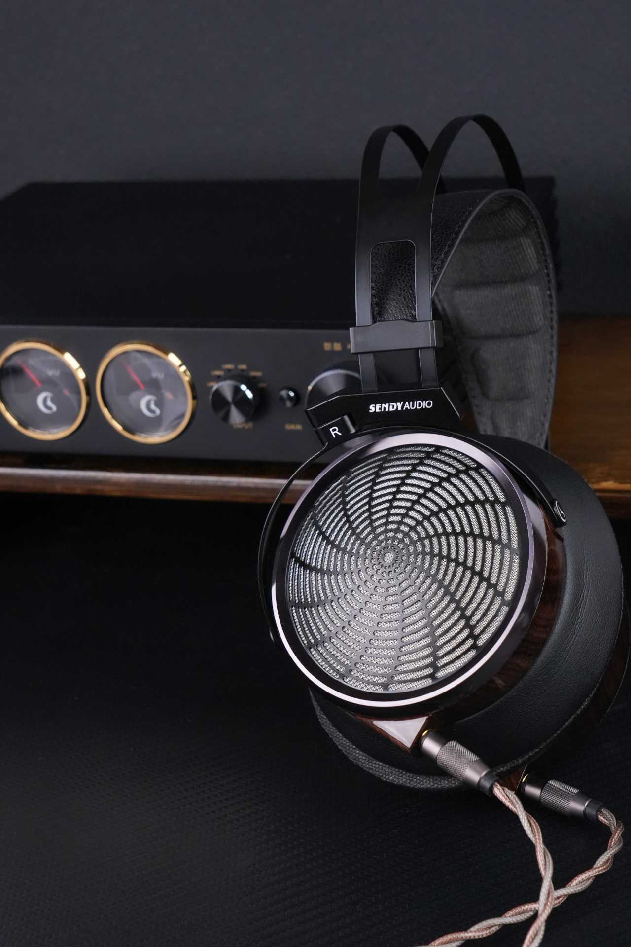 Sendy Audio Apollo PRO: Planar Precision With Lightweight Comfort 10 An ultra-thin nano-scale diaphragm helps the Apollo PRO achieve fast transient response, impressive clarity, and precise instrument separation.