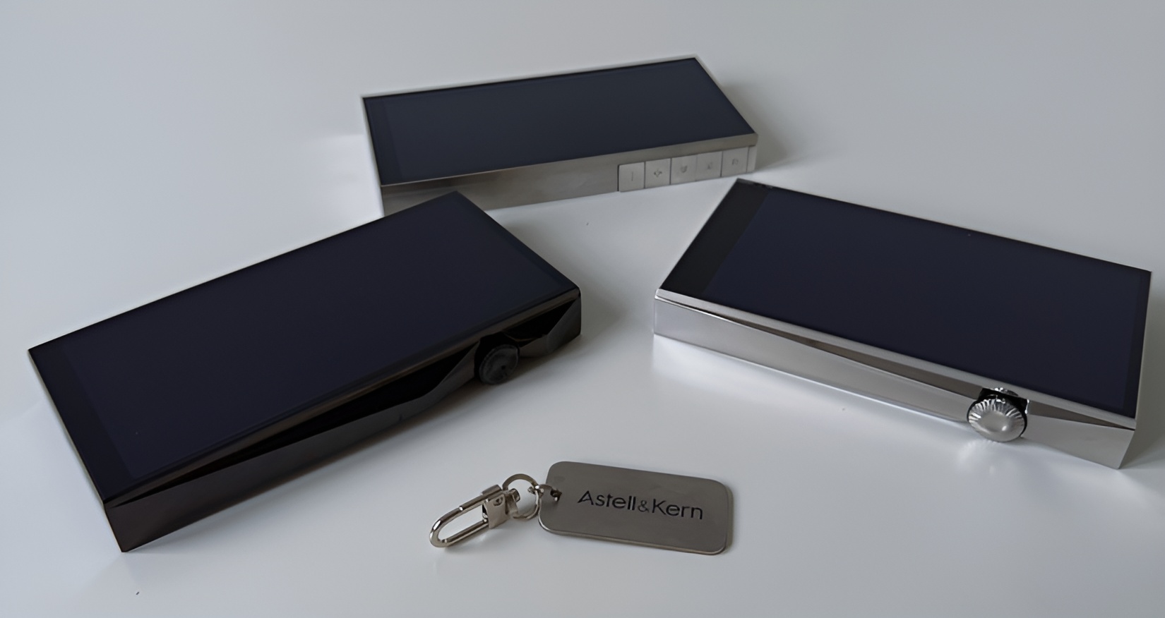 Astell&Kern A&ultima SP4000 Review: The New King of Portable Hi-Fi? 13 Astell&Kern's latest flagship delivers an expansive, holographic soundstage and remarkable detail retrieval, creating a listening experience that rivals many high-end desktop systems.